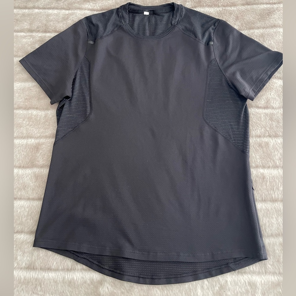 Men’s Lululemon T shirt